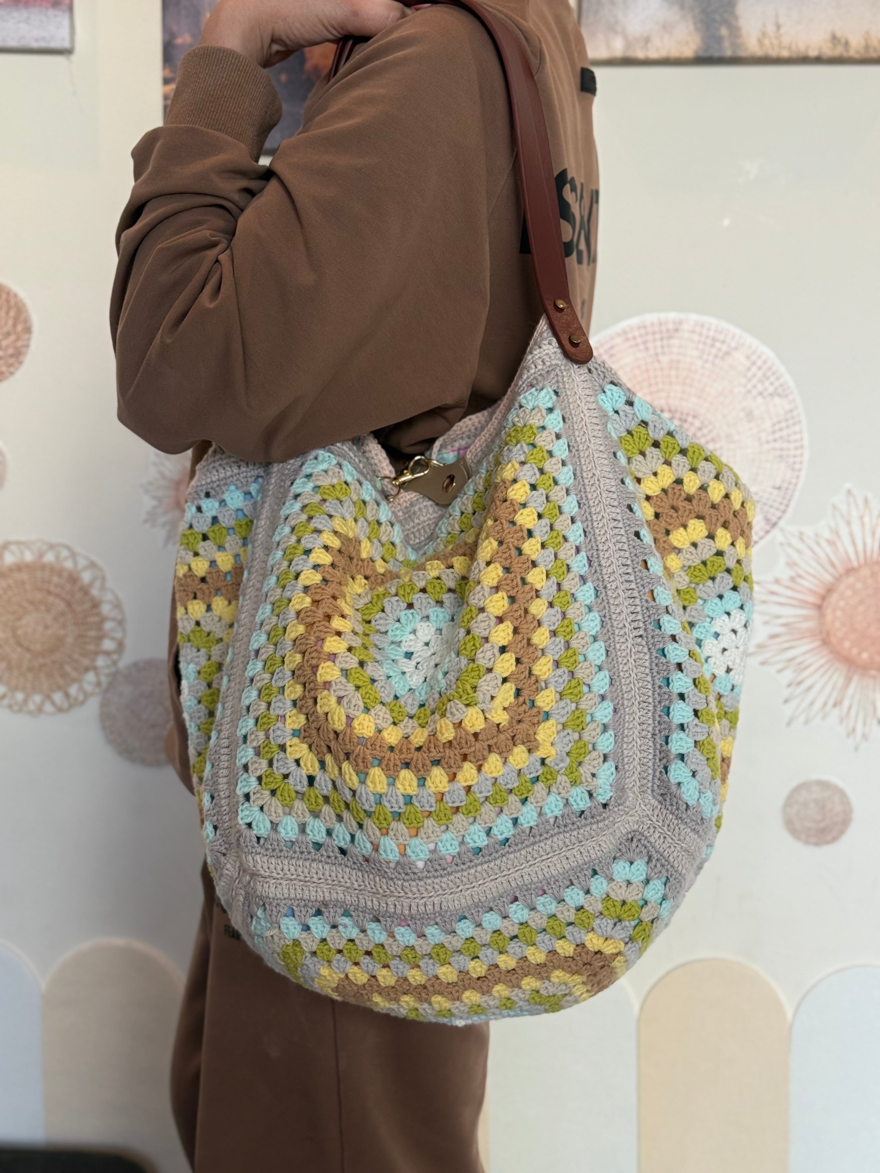 Vintage Bloom Crochet Bag